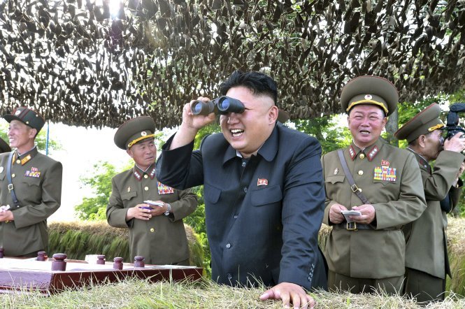 Ông Kim Jong Un ra lệnh nâng cao khả năng tấn công hạt nhân của CHDCND Triều Tiên - Ảnh: Reuters