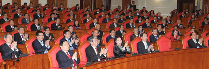 Lãnh đạo Đảng, Nhà nước và các đại biểu dự phiên bế mạc Hội nghị trung ương lần thứ hai - Ảnh: TTXVN