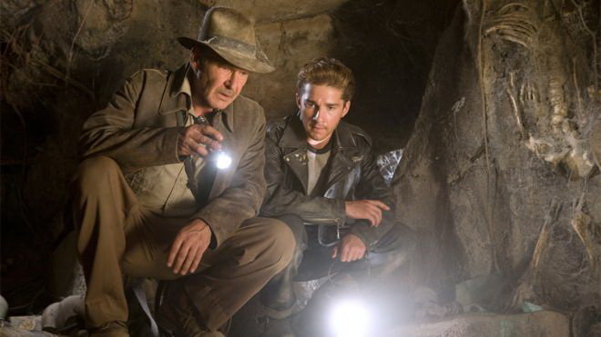Doanh thu tổng cộng của bốn tập phim Indiana Jones là gần 2 tỷ USD - Ảnh: AP