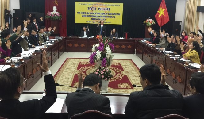 Hội nghị hiệp thương lần thứ hai do Ủy ban MTTQ VN thành phố Hà Nội tổ chức sáng 17-3 đã biểu quyết thông qua danh sách sơ bộ 87 người ứng cử đại biểu Quốc hội - Ảnh: Xuân Long