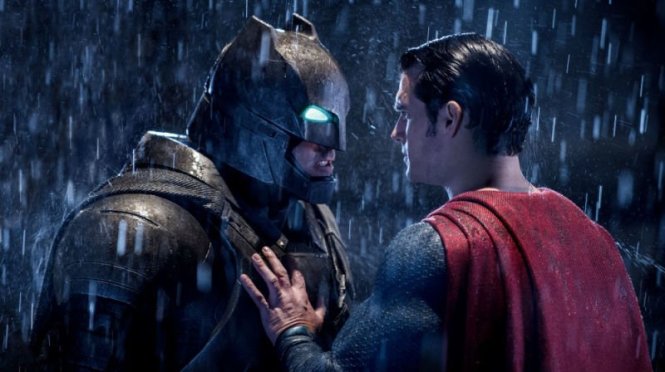 Ben Affleck và Henry Cavill trong Batman v Superman: Dawn of Justice