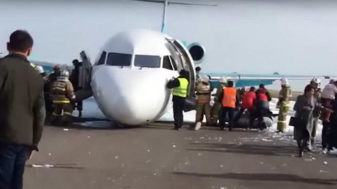 Chiếc máy bay sau khi hạ cánh - Ảnh chụp từ video clip
