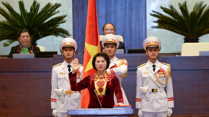 Tân chủ tịch Quốc hội Nguyễn Thị Kim Ngân tuyên thệ sau khi nhậm chức - Ảnh: Việt Dũng