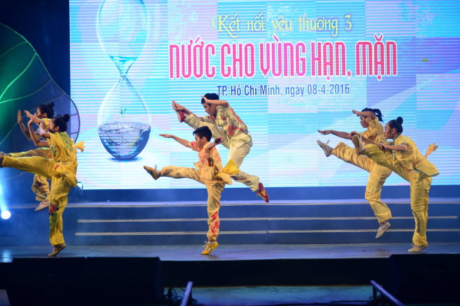 Một nhóm biểu diễn võ thuật trong chương trình - Ảnh: Quang Định