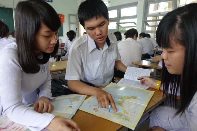 Một tiết học nhóm môn địa của học sinh Trường THPT Lương Văn Can, Q.8, TP.HCM - Ảnh: Như Hùng