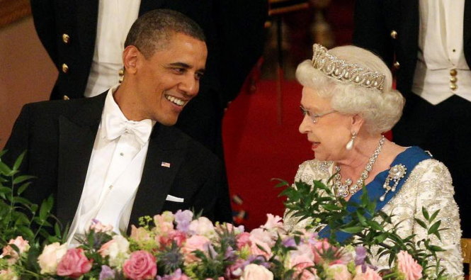 Nữ hoàng Elizabeth II và Tổng thống Barack Obama tại điện Buckingham năm 2011
