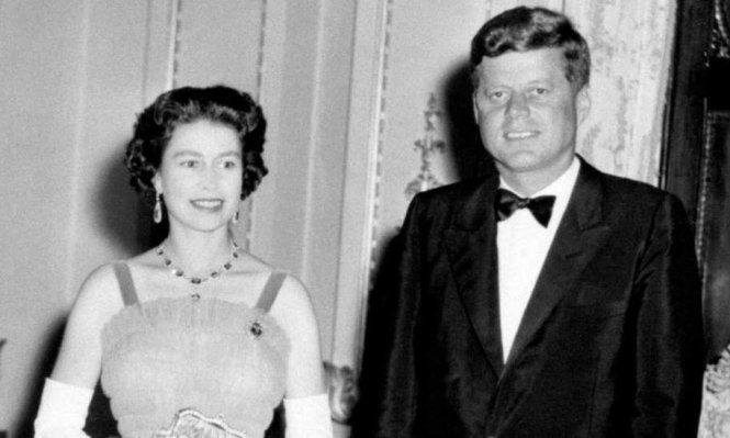 Nữ hoàng và Tổng thống John F. Kennedy năm 1961