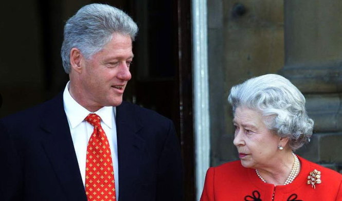Nữ hoàng và Tổng thống Bill Clinton năm 2000