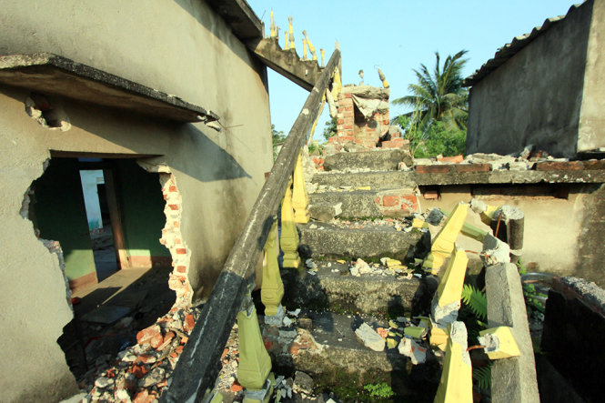 Hiện trường việc một số ngôi nhà tại khu Tử Lạc 1 của thị trấn Minh Tân (Hải Dương) có dấu hiệu bị đập phá tan hoang - Ảnh: Tiến Thắng