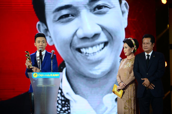 Nghệ sĩ Trấn Thành đoạt giải Nghệ sỹ hài được yêu thích nhất - Ảnh: Quang Định