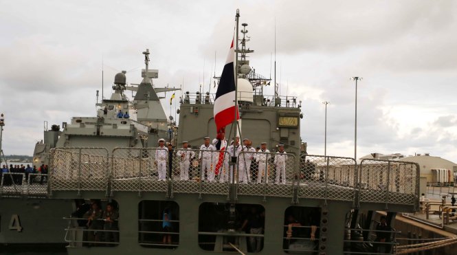 Tàu chiến Thái Lan làm lễ cập cảng Muara.