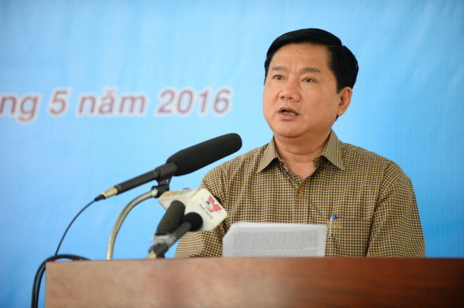Bí thư thành ủy TP.HCM Đinh La Thăng trình bày chương trình hành động của mình trước cử tri huyện Củ Chi - Ảnh: Thuận Thắng