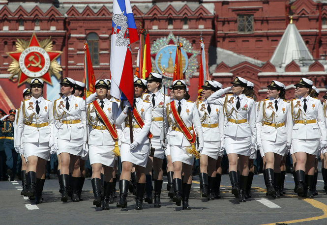 Các quân nhân Nga tham gia buổi diễu hành ở Quảng trường Đỏ  - Ảnh: Reuters