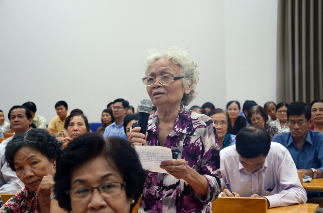 Cử tri quận Phú Nhuận đề đạt yêu cầu với các ứng cử viên HĐND khóa IX.