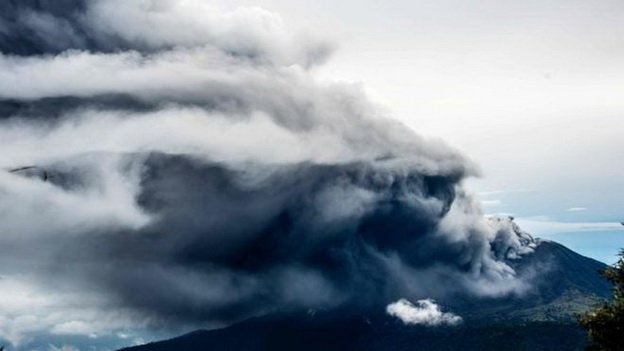 Đây được cho là đợt phun trào mạnh nhất của núi lửa trong 6 năm qua - Ảnh: AFP
