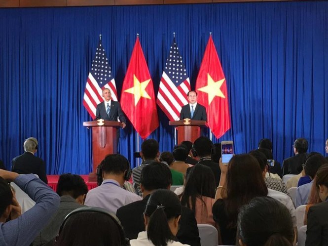 Chủ tịch nước Trần Đại Quang và Tổng thống Obama chủ trì cuộc họp báo - Ảnh: VIỆT DŨNG