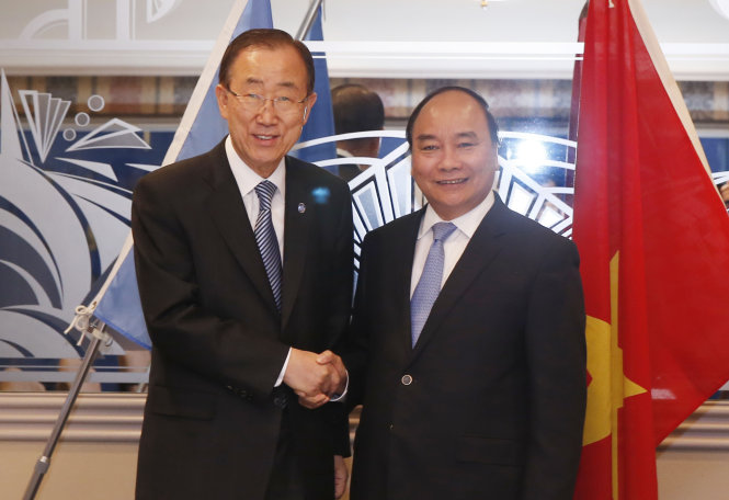 Thủ tướng Nguyễn Xuân Phúc hội kiến với ông Ban Ki Moon, tổng thư ký Liên Hiệp Quốc, trong chuyến thăm Nhật Bản và dự Hội nghị G7 - Ảnh: TTXVN