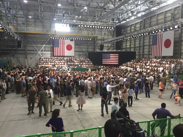 Căn cứ không quân Iwakuni nơi ông Obama phát biểu trước khi tới thăm khu tưởng niệm hòa bình tại Hiroshima - Ảnh: Twitter của Gardiner Harris