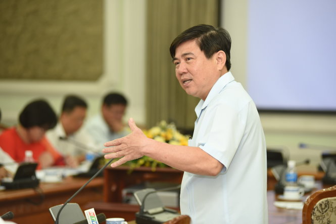 Chủ tịch UBND TP.HCM Nguyễn Thành Phong chủ trì phiên họp - Ảnh: TỰ TRUNG