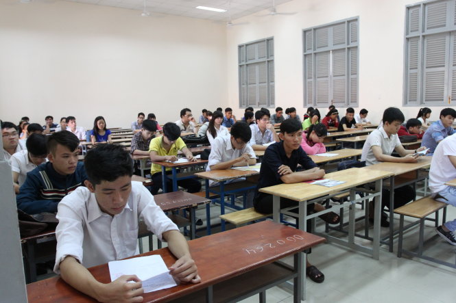 Thí sinh dự thi THPT 2015 tại cụm thi do Trường ĐH Sài Gòn tổ chức. Ảnh: M.G