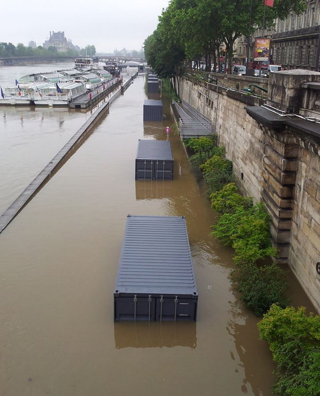 Nước ngập dọc sông Seine, Pháp - Ảnh: Facebook
