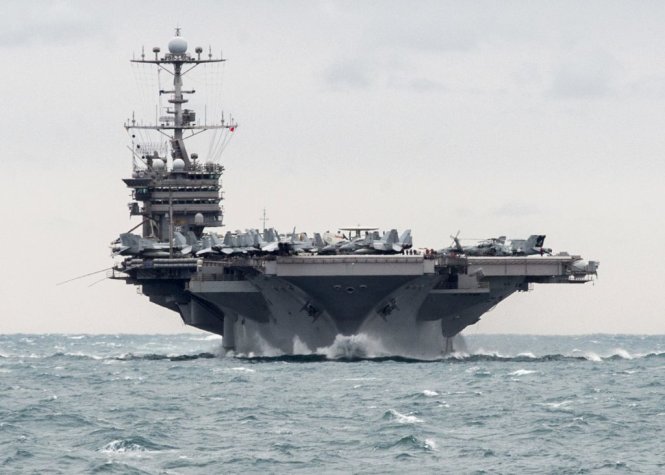 Tàu sân bay USS Harry S Truman đã tới Địa Trung Hải để tiến hành những đợt không kích đầu tiên chống IS - Ảnh: AP