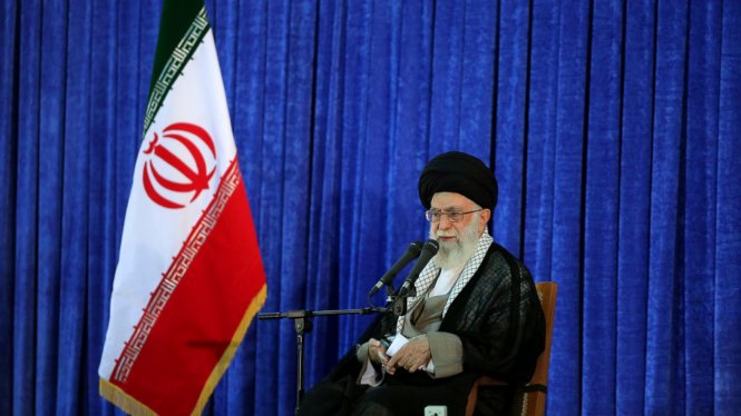 Lãnh tụ tối cao Iran, ông Ali Khamenei, phát biểu tại Tehran, tuyên bố Mỹ vẫn là kẻ thù số một của Cộng hòa Hồi giáo - Ảnh: AP