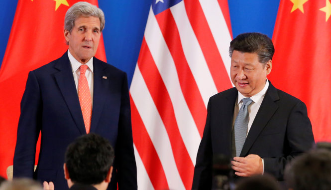 Chủ tịch Trung Quốc Tập Cận Bình (phải) và Ngoại trưởng Mỹ John Kerry - Ảnh: REUTERS