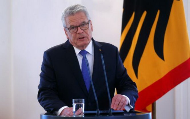 Tổng thống Đức phát biểu trước báo giới quyết định rút khỏi nhiệm kỳ tổng thống thứ hai sau khi kết thúc nhiệm kỳ vào năm 2017 sắp tới - Ảnh: Reuters