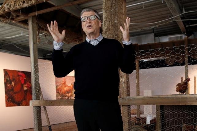 Tỉ phú Bill Gates đang công bố dự án từ thiện mới trước báo giới ngày 8-6 tại thành phố New York, Mỹ - Ảnh: Reuters