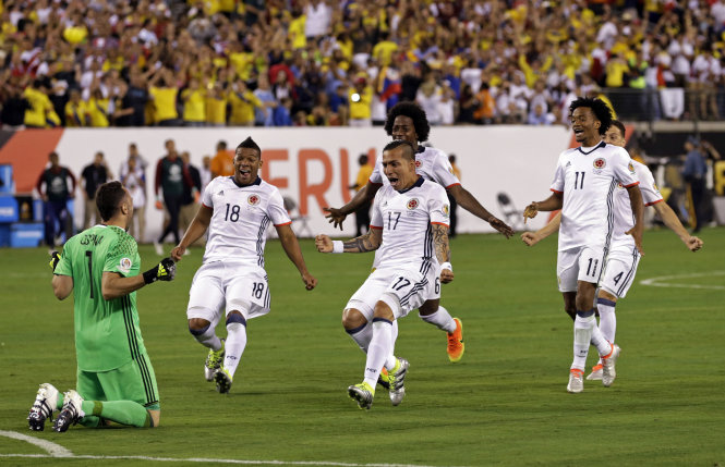 Các cầu thủ Colombia ăn mừng chiến thắng trước Peru. Ảnh: Reuters
