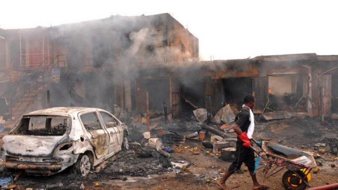 Hiện trường một vụ đánh bom tại Nigeria do Boko Haram thực hiện hồi năm 2015 - Ảnh: Reuters