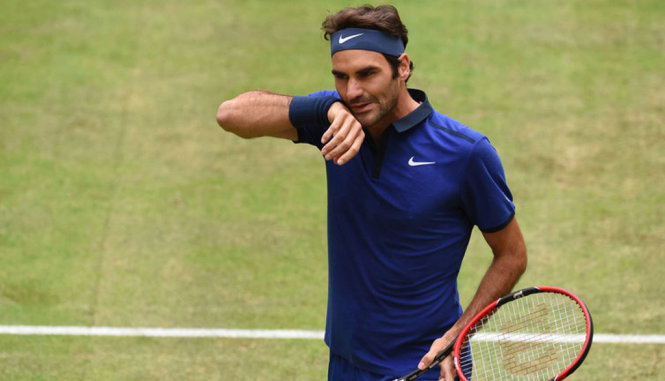 Roger Federer trong trận thua Alexander Zverev - Ảnh: Sky Sports