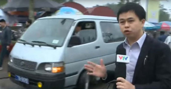 Hình ảnh do VTV1 phản ánh xe công đi lễ hội đền Trần (Nam Định)