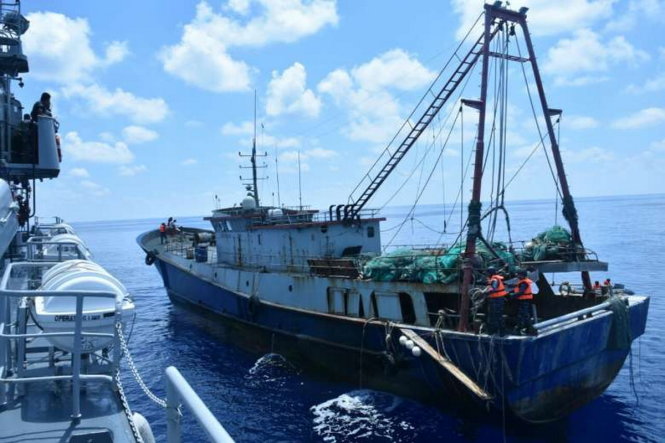 Một tàu cá Trung Quốc bị Hải quân Indonesia bắt giữ - Ảnh: Hải quân Indonesia