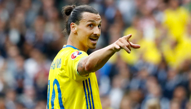 Ibrahimovic tại Euro 2016 trong màu áo tuyển Thụy Điển - Ảnh: REUTERS