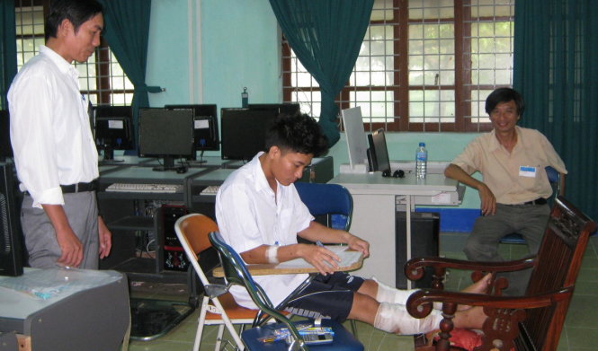 Em Bình trong phòng thi riêng - Ảnh: THÚY HẰNG