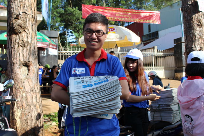 Nụ cười sinh viên tình nguyện tại thị xã Gia Nghĩa (Đắk Nông) - Ảnh: THÁI THỊNH