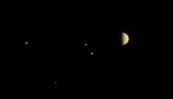 Hình ảnh Mộc Tinh và các mặt trăng của nó do Juno chụp ở khoảng cách 6,8 triệu km - Ảnh: REUTERS