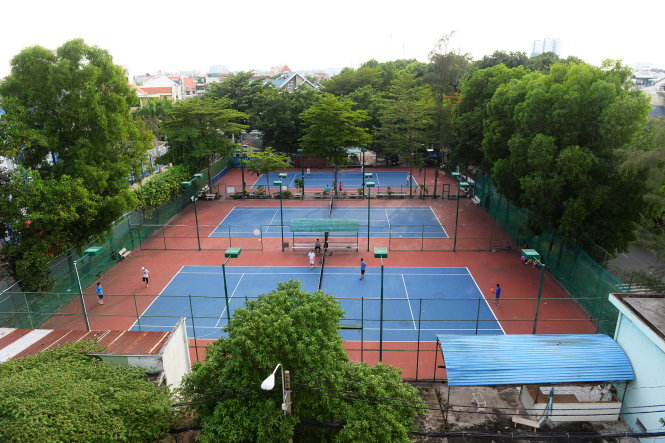 Đất quy hoạch làm công viên tại khu phố 7, P.Bình Trị Đông B, Q.Bình Tân (TP.HCM) được cho thuê làm sân tennis nhiều năm nay - Ảnh: HỮU KHOA