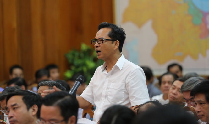 Ông Nguyễn Tiến Thọ, Cục trưởng Cục hải quan Đà Nẵng báo cáo vụ việc với Ban chấp hành Đảng bộ TP Đà Nẵng - Ảnh: Hữu Khá