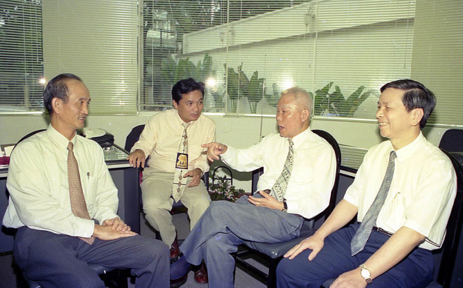 Ông Trần Bạch Đằng đến thăm báo Tuổi Trẻ ngày 15-7-1996 - Ảnh: NGUYỄN CÔNG THÀNH