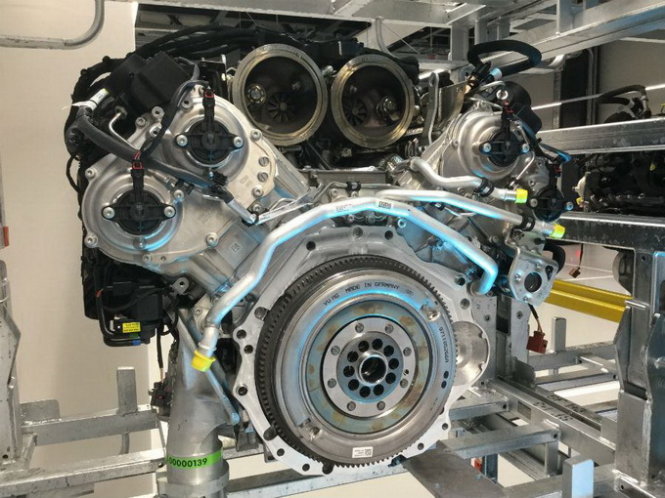 Động cơ V8 mới thế hệ thứ 4 của Porsche mạnh mẽ và tiết kiệm nhiên liệu hơn thế hệ trước đó - Ảnh: Autonews
