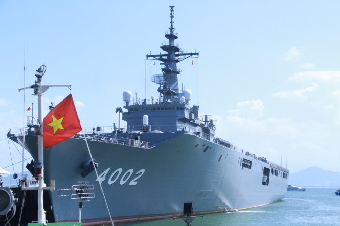 Tàu Hải quân Nhật bản JSDS Shimokita cập cảng Đà Nẵng - Ảnh: HỮU KHÁ