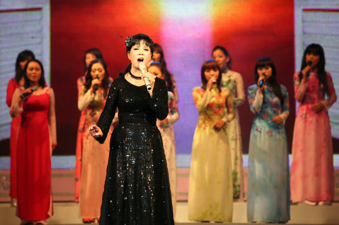 Ca sĩ Ánh Tuyết trình diễn trong chương trình Con đường âm nhạc do VTV tổ chức dành riêng cho chị mang tên 