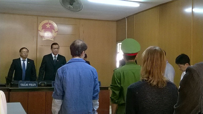 Đối tượng bị truy nã quốc tế Rachinstein Sergeji tại phiên họp - Ảnh: MINH BẰNG