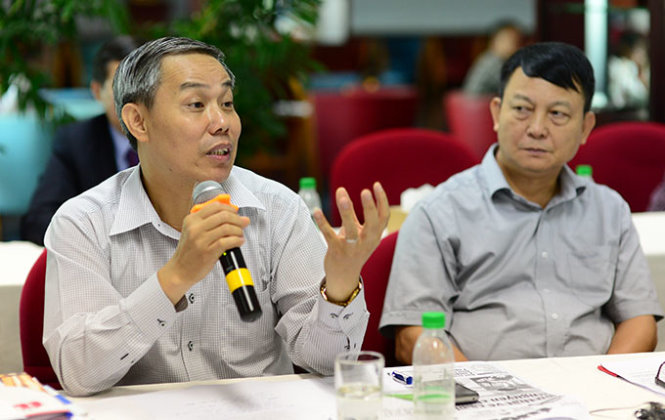 Ông Nguyễn Hùng Long - phó cục trưởng Cục An toàn vệ sinh thực phẩm Bộ Y tế - phát biểu tại buổi tọa đàm  - Ảnh: QUANG ĐỊNH