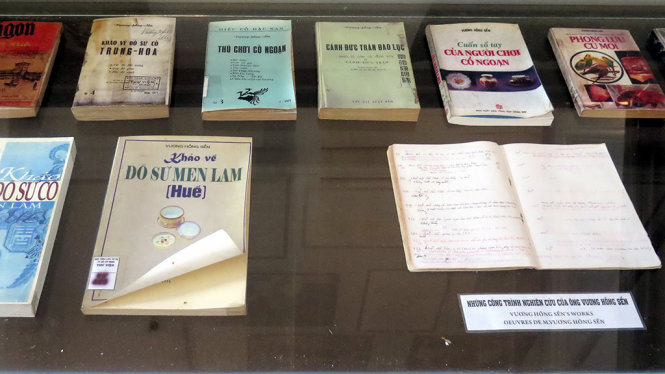 Các sách của nhà sưu tập Vương Hồng Sển đang trưng bày tại bảo tàng - Ảnh: L.ĐIỀN