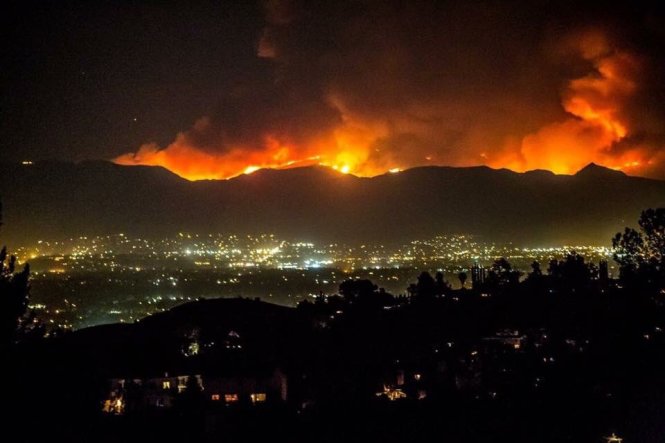 Hình ảnh cháy rừng ở California được chia sẻ trên mạng xã hội - Ảnh: Twitter