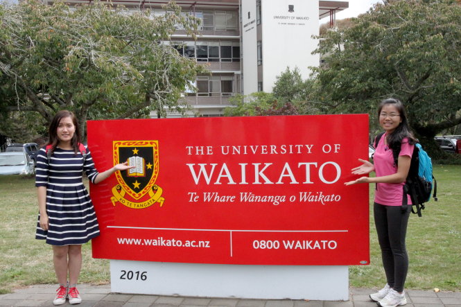 Mai Thị Thanh Chung (trái) và Nguyễn Thị Hiền - hai học viên người Việt nhận học bổng của chính phủ New Zealand và đang theo học thạc sĩ tại ĐH Waikato. Ảnh: M.G